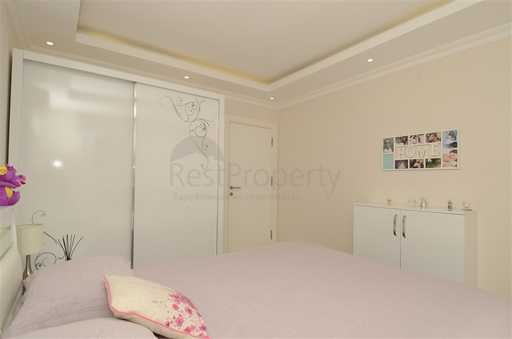 شقة مريحة ضمن مجمع على الخط الاول من البحر في منطقة كاستل – ألانيا