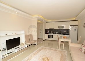 شقة مريحة ضمن مجمع على الخط الاول من البحر في منطقة كاستل – ألانيا