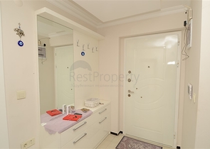 شقة مريحة ضمن مجمع على الخط الاول من البحر في منطقة كاستل – ألانيا