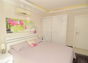 شقة مريحة ضمن مجمع على الخط الاول من البحر في منطقة كاستل – ألانيا