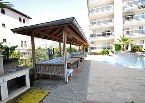 شقة مريحة ضمن مجمع على الخط الاول من البحر في منطقة كاستل – ألانيا