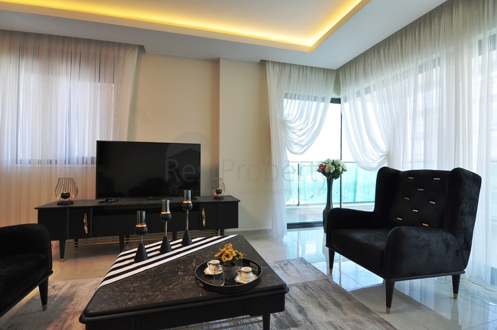 مشروع إستثماري حديث على الخط الاول في منطقة محمودلار - ألانيا