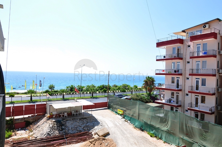 مشروع إستثماري حديث على الخط الاول في منطقة محمودلار - ألانيا