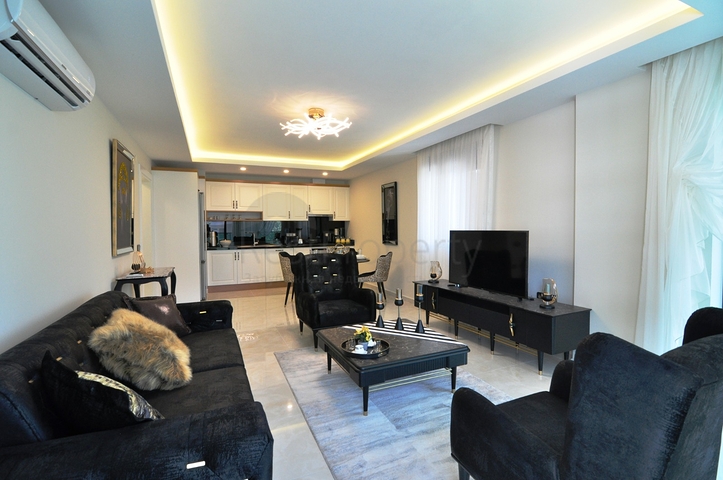 مشروع إستثماري حديث على الخط الاول في منطقة محمودلار - ألانيا