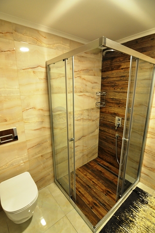 مشروع إستثماري حديث على الخط الاول في منطقة محمودلار - ألانيا