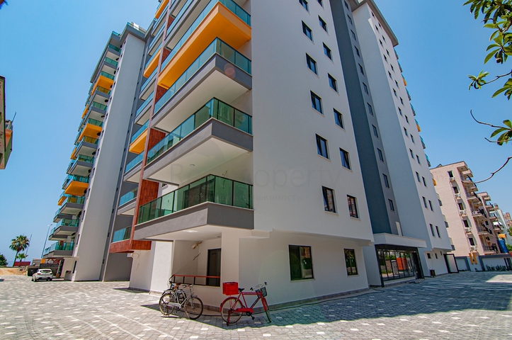 مشروع إستثماري حديث على الخط الاول في منطقة محمودلار - ألانيا