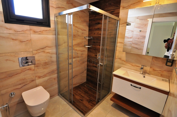 مشروع إستثماري حديث على الخط الاول في منطقة محمودلار - ألانيا