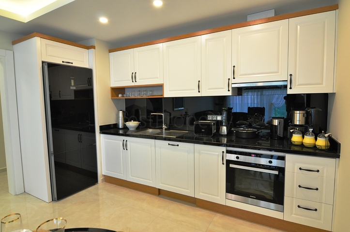 مشروع إستثماري حديث على الخط الاول في منطقة محمودلار - ألانيا