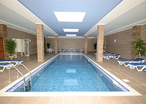 شقة بتخطيط 1+1 ضمن مجمع حديث في منطقة أوبا – ألانيا