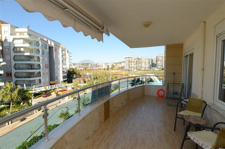 شقة واسعة ضمن مجمع سكني في منطقة أفسلار – ألانيا