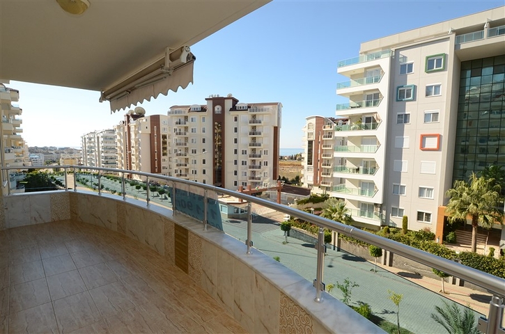 شقة واسعة ضمن مجمع سكني في منطقة أفسلار – ألانيا