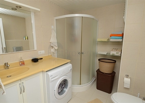 شقة واسعة ضمن مجمع سكني في منطقة أفسلار – ألانيا