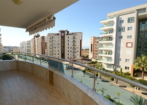 شقة واسعة ضمن مجمع سكني في منطقة أفسلار – ألانيا