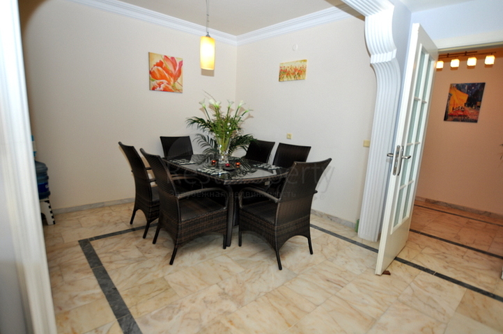 شقة مؤثثة بتصميم مميز في منطقة محمودلار – ألانيا