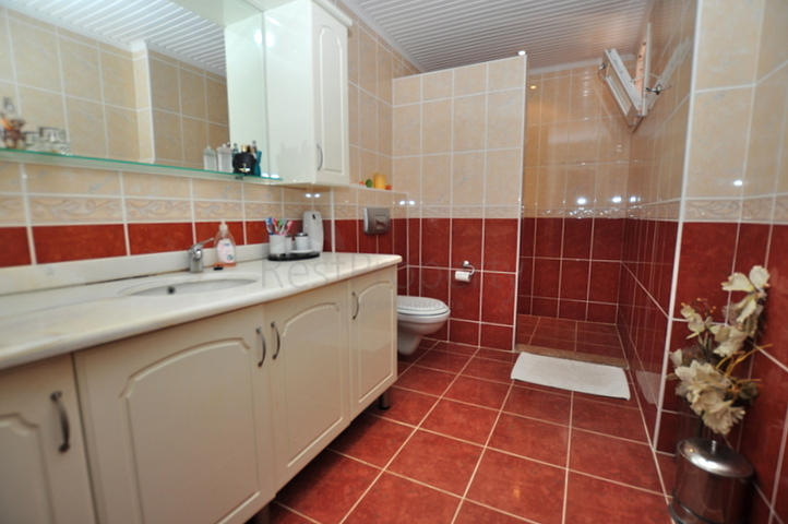 شقة مؤثثة بتصميم مميز في منطقة محمودلار – ألانيا