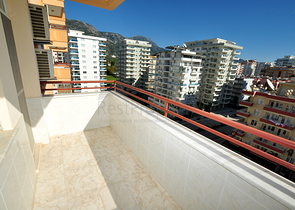 شقة مؤثثة بتصميم مميز في منطقة محمودلار – ألانيا