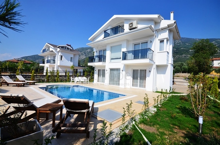 فيلا مؤثثة مميزة مع بركة سباحة خاصة وحديقة في فتحية.