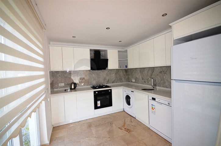 فيلا مؤثثة مميزة مع بركة سباحة خاصة وحديقة في فتحية.