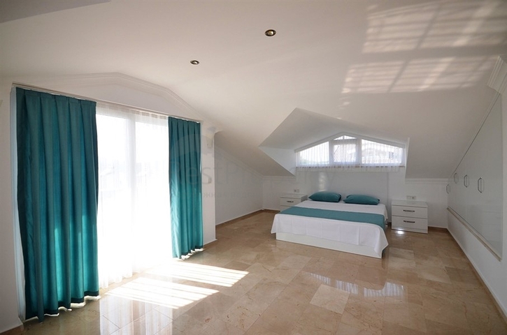 فيلا مؤثثة مميزة مع بركة سباحة خاصة وحديقة في فتحية.