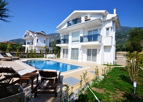 فيلا مؤثثة مميزة مع بركة سباحة خاصة وحديقة في فتحية.