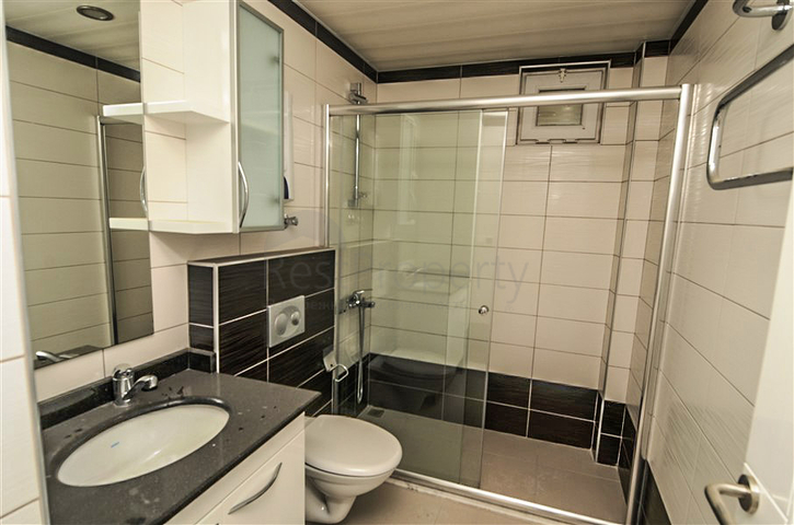 شقة بتخطيط 2+1 ضمن مجمع سكني شهير في منطقة أفسلار – ألانيا