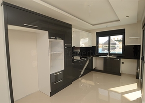 شقة بتخطيط 2+1 ضمن مجمع جديد في منطقة اوبا – ألانيا