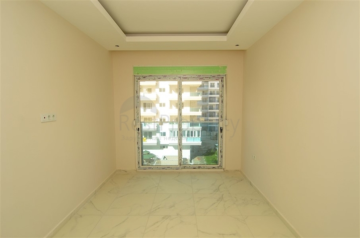 شقة بسعر مناسب ضمن مجمع جديد في منطقة محمودلار -ألانيا