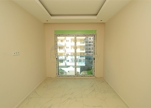 شقة بسعر مناسب ضمن مجمع جديد في منطقة محمودلار -ألانيا