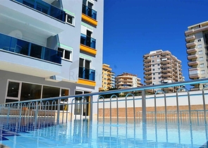 شقة بسعر مناسب ضمن مجمع جديد في منطقة محمودلار -ألانيا