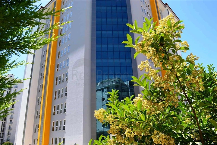 شقة بتخطيط 2+1 ضمن مجمع حديث في منطقة محمودلار – ألانيا