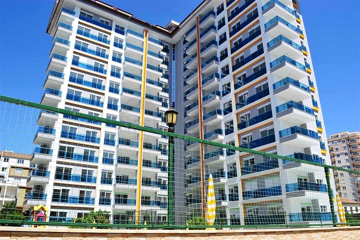 شقة بتخطيط 2+1 ضمن مجمع حديث في منطقة محمودلار – ألانيا