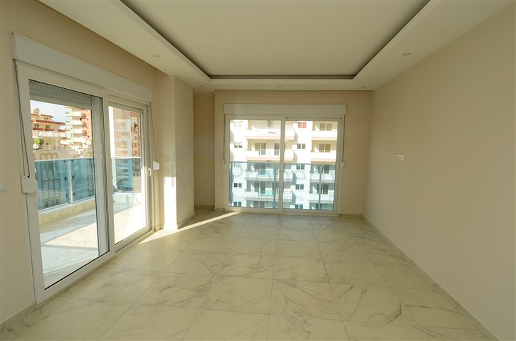 شقة بتخطيط 2+1 ضمن مجمع حديث في منطقة محمودلار – ألانيا