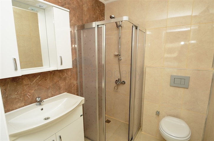 شقة بتخطيط 2+1 ضمن مجمع حديث في منطقة محمودلار – ألانيا