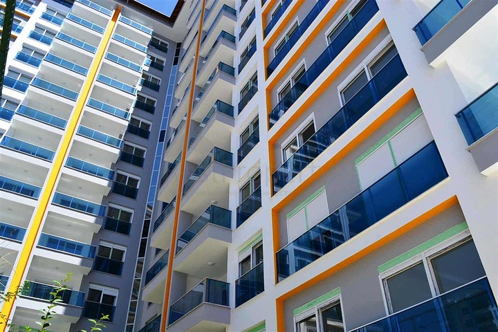 شقة بتخطيط 2+1 ضمن مجمع حديث في منطقة محمودلار – ألانيا