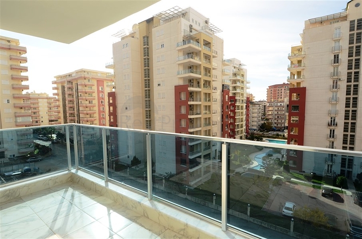 شقة بتخطيط 2+1 ضمن مجمع حديث في منطقة محمودلار – ألانيا