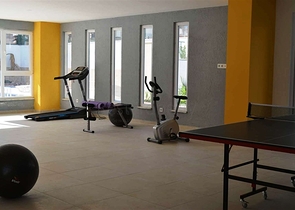 شقة بتخطيط 2+1 ضمن مجمع حديث في منطقة محمودلار – ألانيا