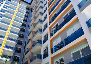 شقة بتخطيط 2+1 ضمن مجمع حديث في منطقة محمودلار – ألانيا