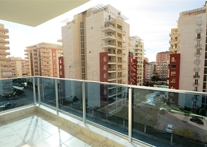 شقة بتخطيط 2+1 ضمن مجمع حديث في منطقة محمودلار – ألانيا