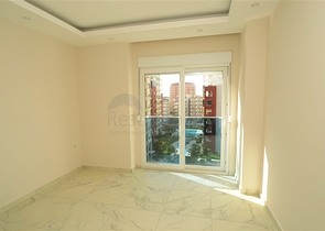 شقة بتخطيط 2+1 ضمن مجمع حديث في منطقة محمودلار – ألانيا