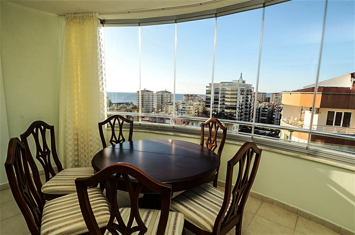 دوبلكس مؤثثة بإطلالة بحرية في منطقة محمودلار – ألانيا