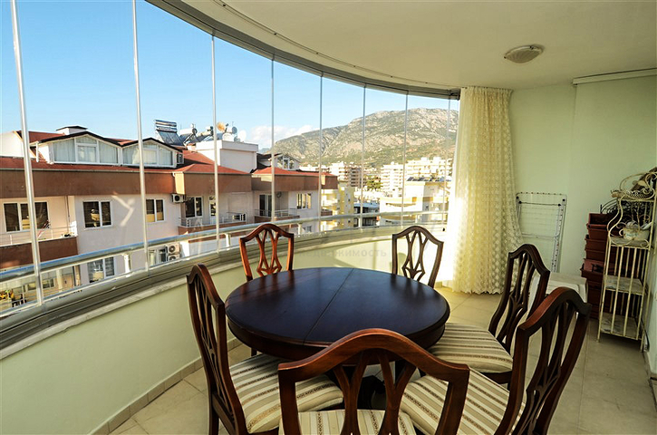 دوبلكس مؤثثة بإطلالة بحرية في منطقة محمودلار – ألانيا