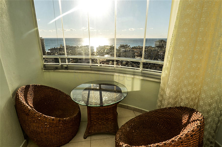 دوبلكس مؤثثة بإطلالة بحرية في منطقة محمودلار – ألانيا