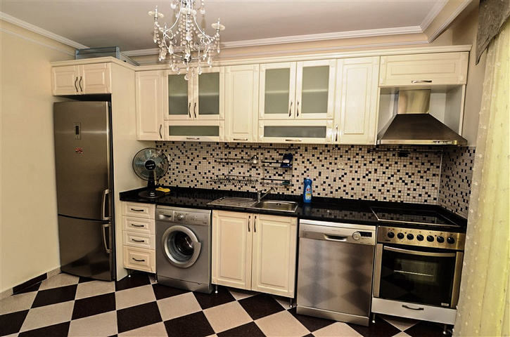 دوبلكس مؤثثة بإطلالة بحرية في منطقة محمودلار – ألانيا