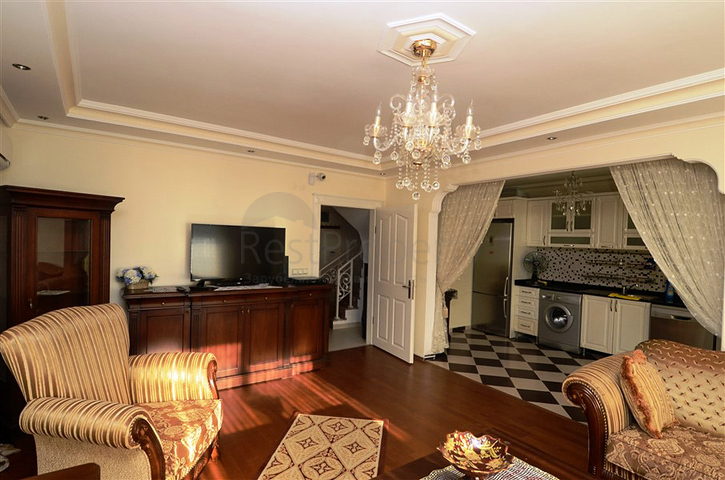 دوبلكس مؤثثة بإطلالة بحرية في منطقة محمودلار – ألانيا