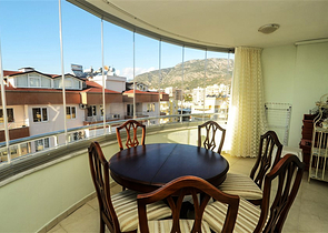 دوبلكس مؤثثة بإطلالة بحرية في منطقة محمودلار – ألانيا