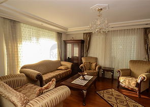 دوبلكس مؤثثة بإطلالة بحرية في منطقة محمودلار – ألانيا