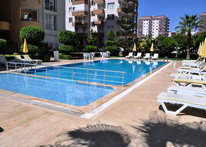 دوبلكس مؤثثة بإطلالة بحرية في منطقة محمودلار – ألانيا