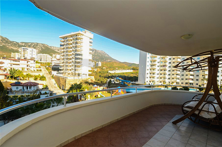 شقة بتخطيط 2+1 ضمن مجمع فاخر في منطقة محمودلار – ألانيا