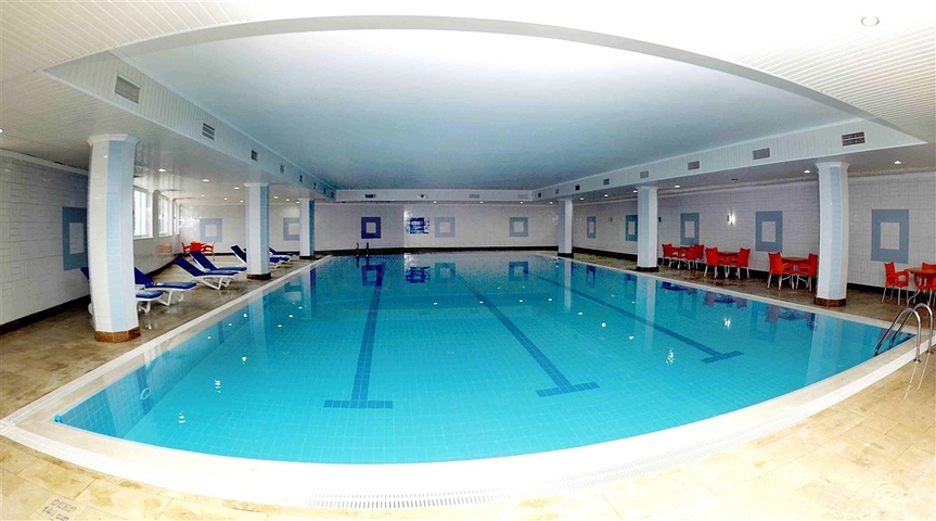 شقة بتخطيط 2+1 ضمن مجمع فاخر في منطقة محمودلار – ألانيا