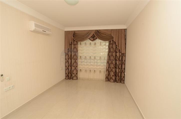 شقة بتخطيط 2+1 ضمن مجمع فاخر في منطقة محمودلار – ألانيا